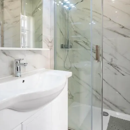 Belleville Luxe Apartment *
